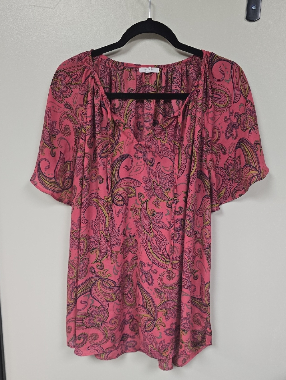 🎊 Maurices Pink Paisley Tie-Front Short Sleeve Tunic